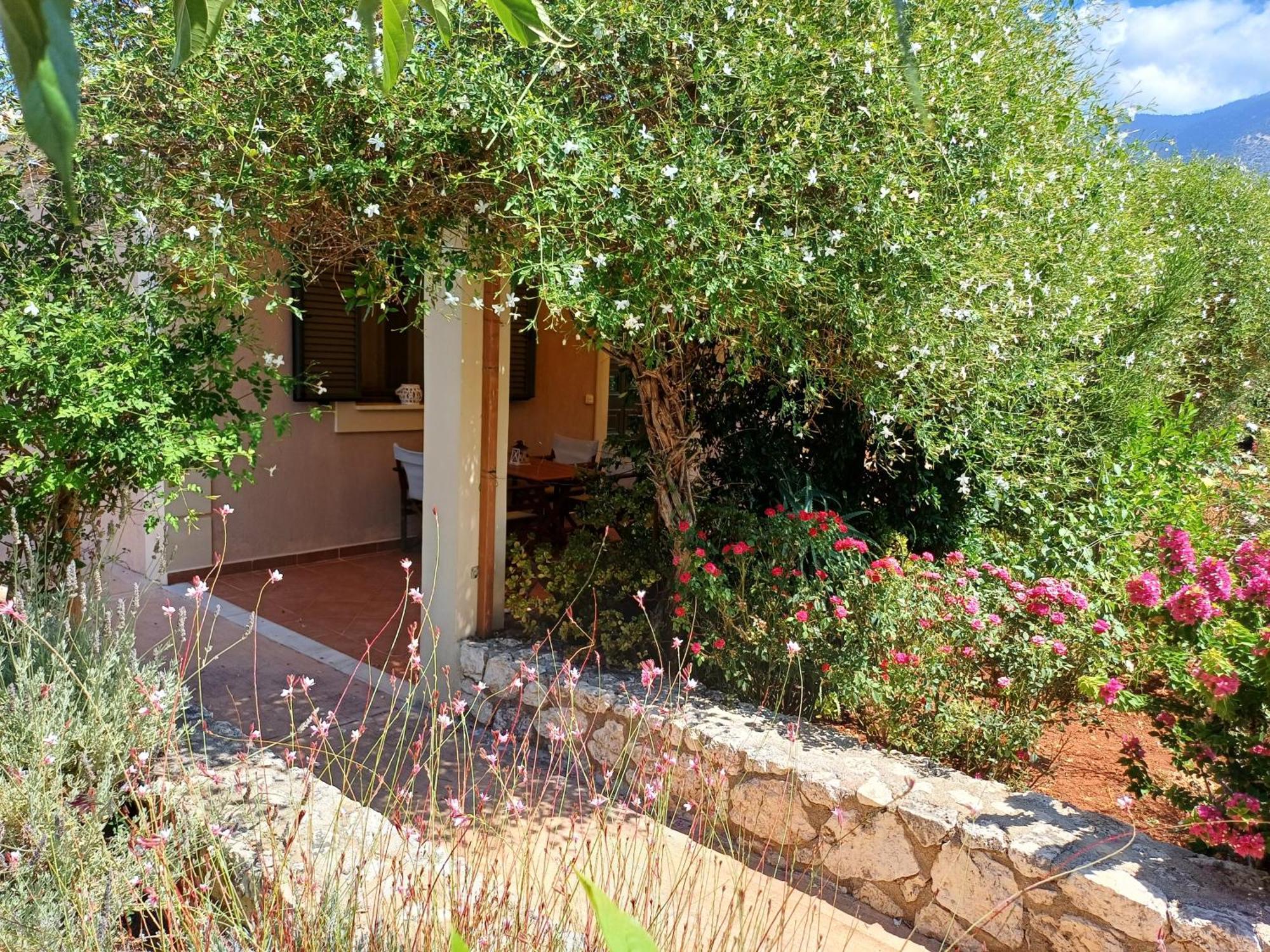 Korallis Villas Karavados ภายนอก รูปภาพ