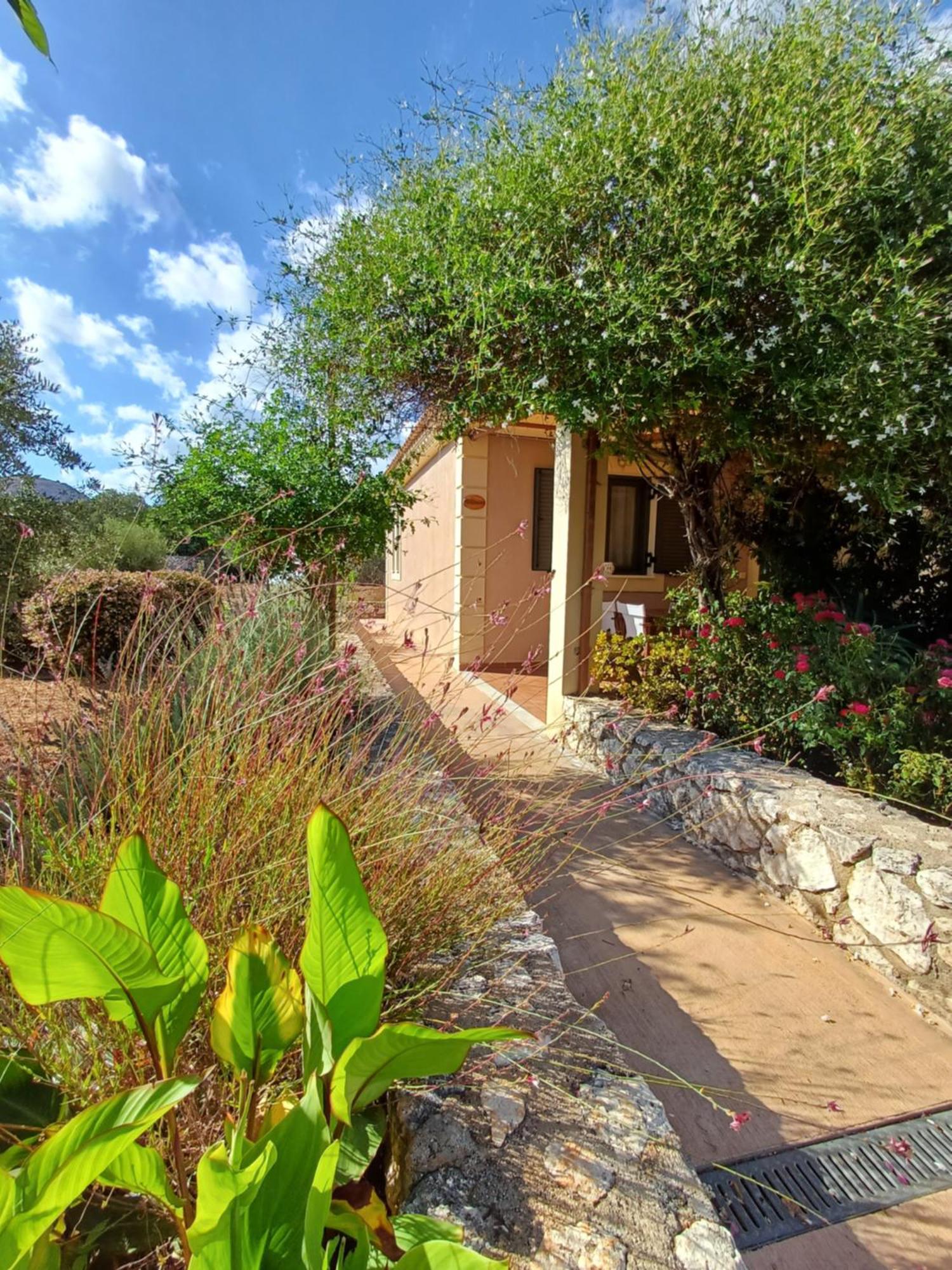 Korallis Villas Karavados ภายนอก รูปภาพ
