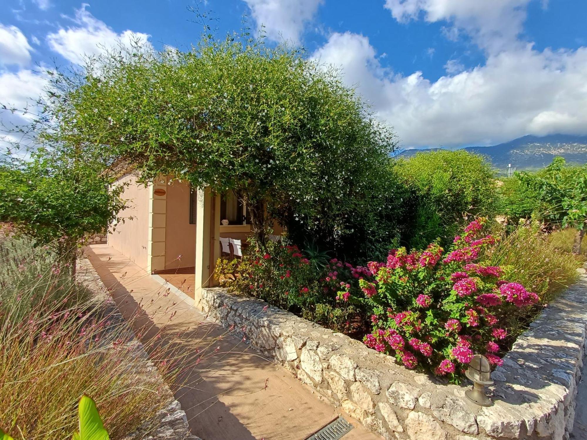 Korallis Villas Karavados ภายนอก รูปภาพ
