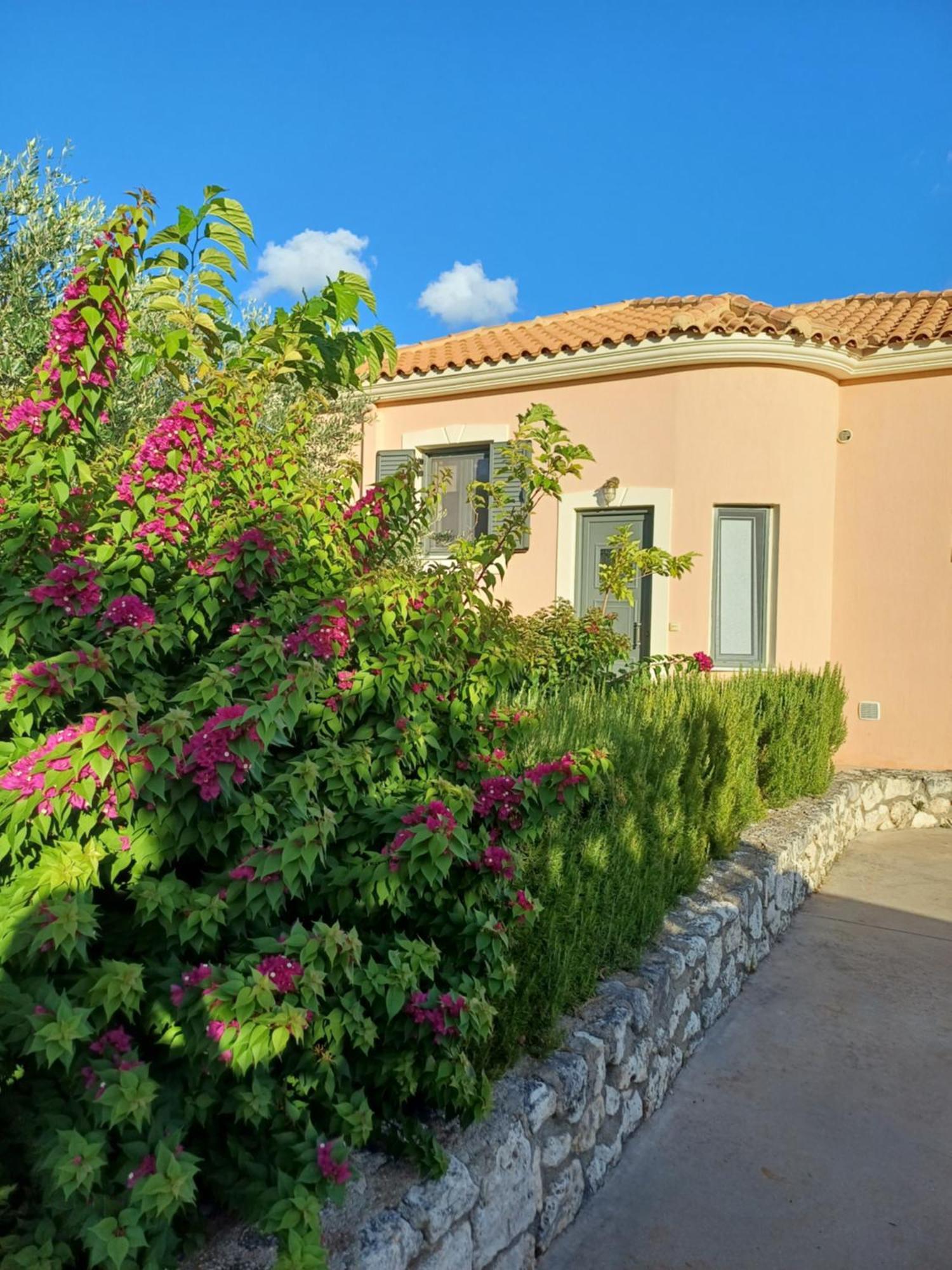 Korallis Villas Karavados ภายนอก รูปภาพ