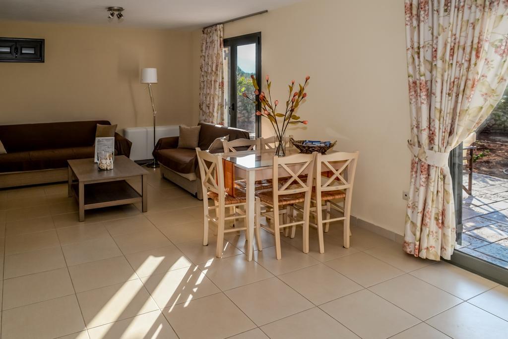 Korallis Villas Karavados ภายนอก รูปภาพ