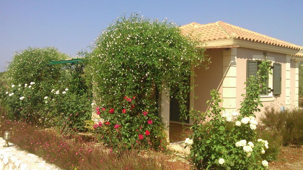 Korallis Villas Karavados ภายนอก รูปภาพ