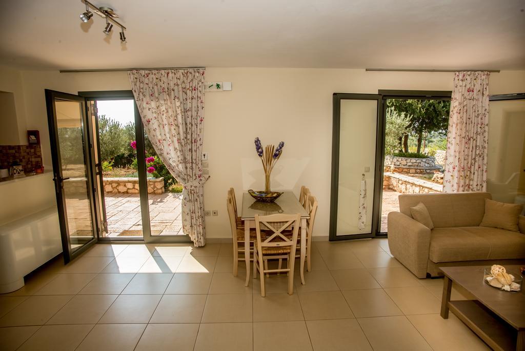 Korallis Villas Karavados ภายนอก รูปภาพ