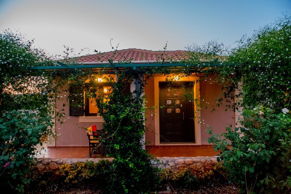 Korallis Villas Karavados ภายนอก รูปภาพ