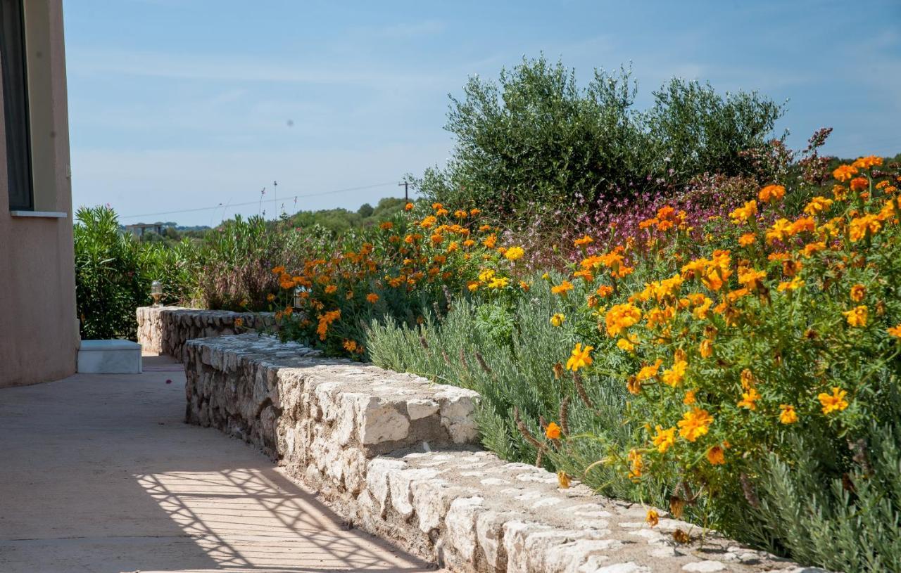 Korallis Villas Karavados ภายนอก รูปภาพ