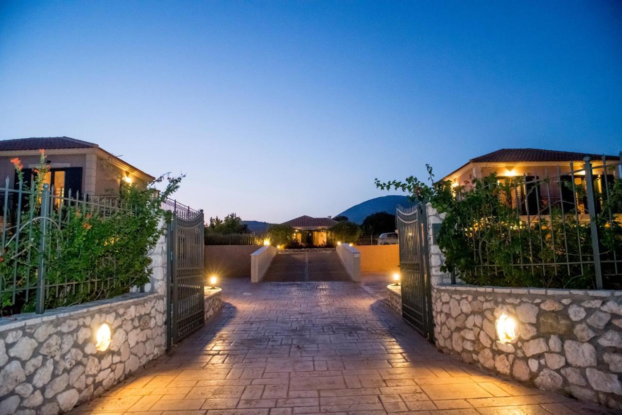 Korallis Villas Karavados ภายนอก รูปภาพ